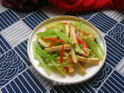 Celery fried tofu