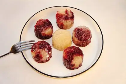 Ice-covered red bean mooncake