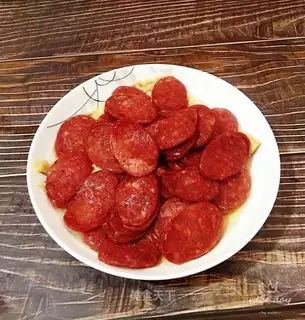 Spicy sausages, golden needle mushrooms