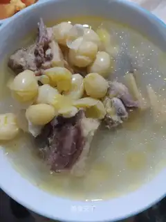 Chicken with white fruit