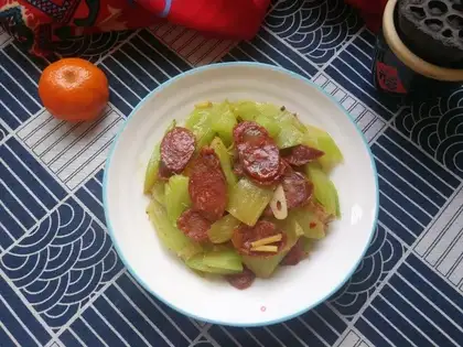 Celery fried sausage