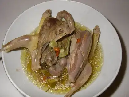 Steamed young pigeon with Chinese wolfberry