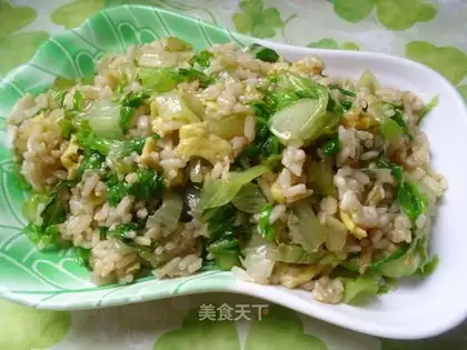 Fried rice with lettuce and duck egg