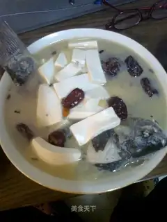 Crucian carp tofu soup