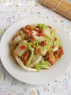 stir-fried diced chicken with cabbage and cabbage