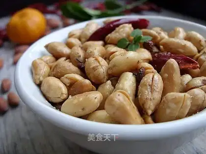 Spicy peanuts