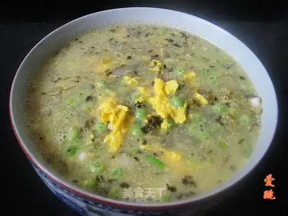 Pickled cabbage, peas and egg soup