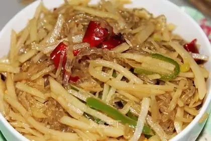 Fried rice noodles with shredded potatoes
