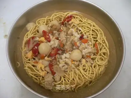 Cantonese fried pasta