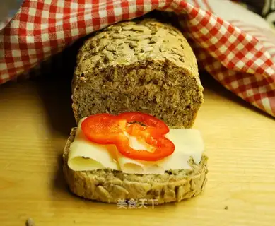 Whole-wheat flaxseed bread