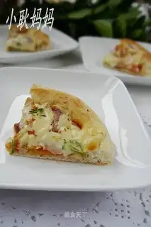 Chicken leg pizza with green pepper