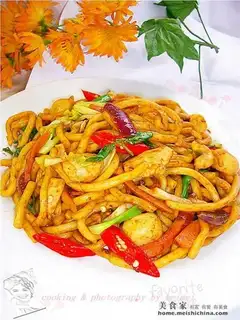 stir-fried Udon noodles with pork and black pepper