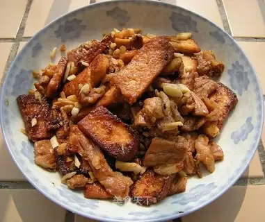 Garlic home-cooked tofu
