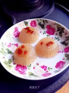 Chrysanthemum wolfberry cake