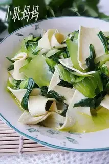 Braised green vegetables with white leaves