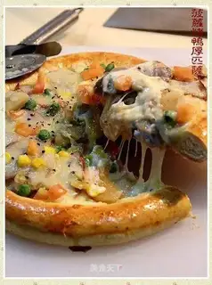 Pineapple roast duck thick pizza