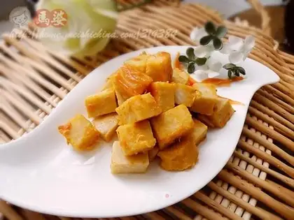 taro with tomato sauce