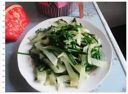 stir-fried radish with leeks