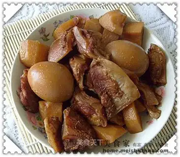Stewed potatoes with crescent bone