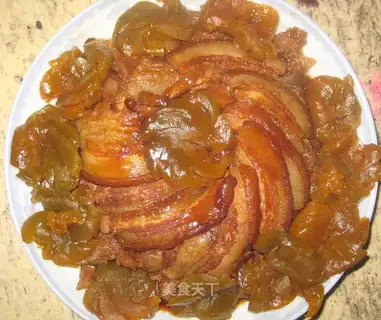 braised pork with carved plum