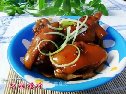 Spicy pork trotters