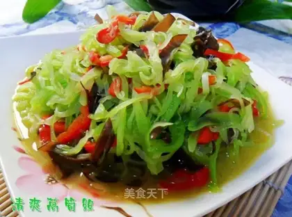 Fresh shredded lettuce