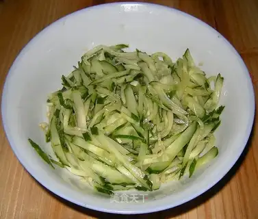 Cucumber salad with rattan pepper oil