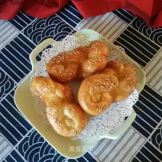 Sesame honey plums