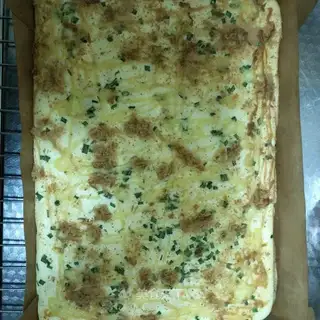 Onion pine cake