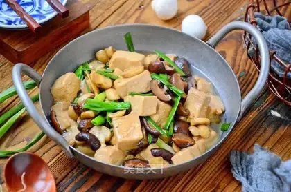 Tofu and mushrooms