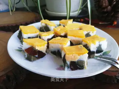 Three-coloured eggs