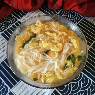 Tomato egg hot noodles