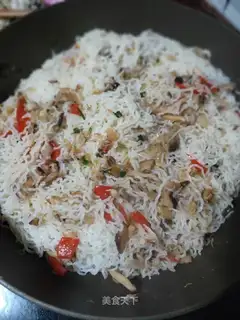 Squirrel mushrooms, rice powder
