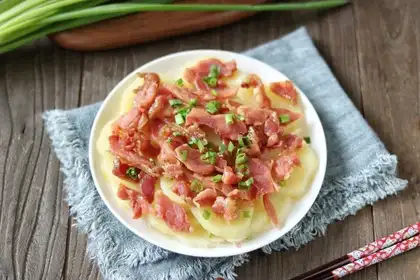 Chicken leg steaming potatoes