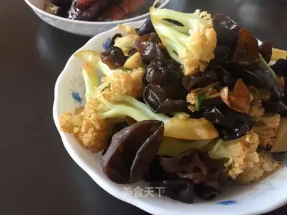 The bouquets and the black moules