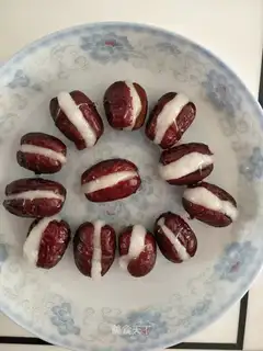 The red dates are laughing