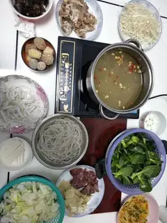 Homemade three hot pots