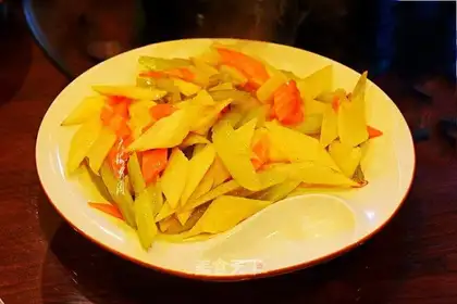 Celery fried abalone mushrooms