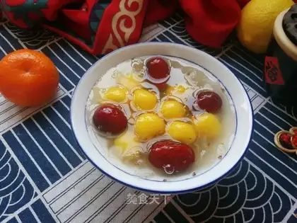 "Red dates, silver ears, pumpkin round."