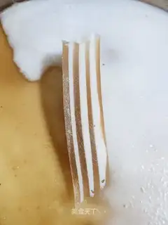 Coconut horse hoof cake