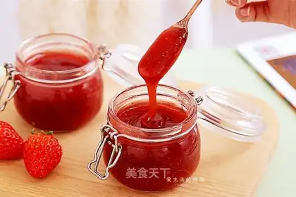 Sweet strawberry sauce