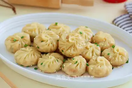 A dumpling pelt