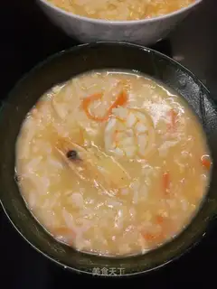 Sea duck egg shrimp congee