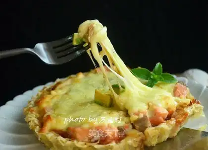 Salmon potato pizza