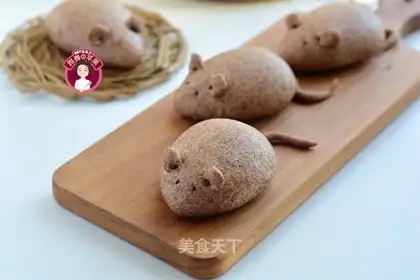 Black whole wheat rat buns