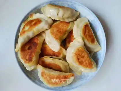 A cabbage fan, a wooden ear dumpling
