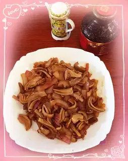 Onion fried pigs