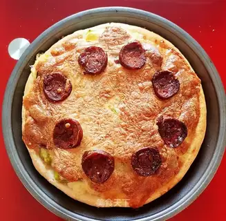 Black pepper sausage pizza