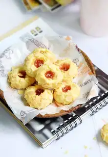 Almond jam cookies