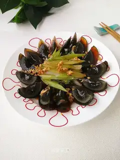 Sweet garlic with celery eggs